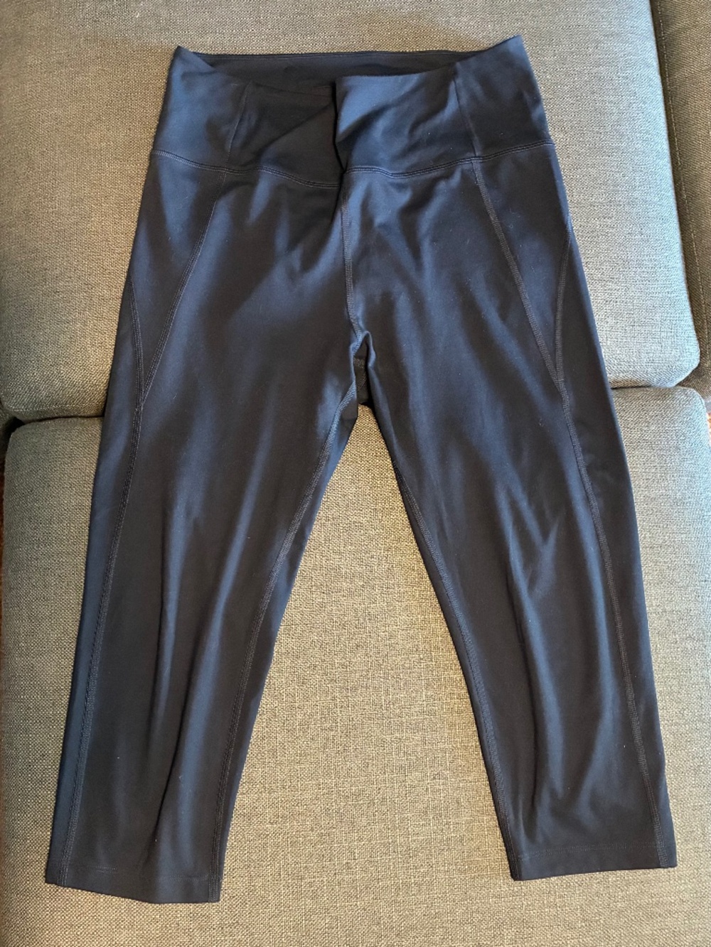 EUC Girlfriend Collective Compressive Hi-Rise Capri Leggings - Size L - Navy
